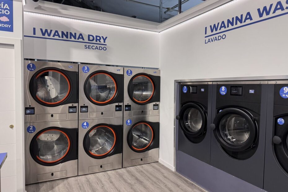 Secadoras y lavadoras de la lavandería I Wanna Wash de La Zenia